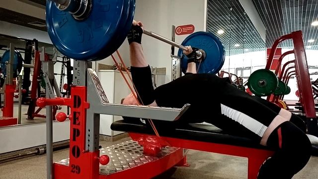 Жим штанги лёжа, резина снизу 105 на 3
