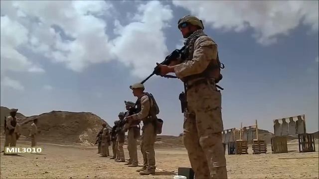Автомат М4 и пистолет М45  Тренировочные стрельбы морской пехоты США