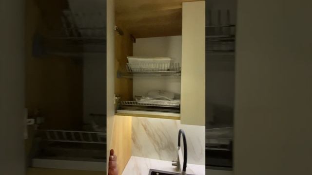 Кухня с антресолями до потолка из ЛДСП Egger 18 мм Ярко-Серый (U750), Серый Пыльный (U732) #кухнизо