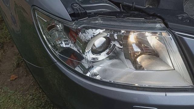 Сушим запотевшие фары дальним светом