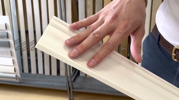 Карниз из полистирола высокой плотности HI WOOD A1080 56,6мм х 56,6мм х 2,0м.