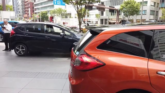 「HONDA JADE RS Honda SENSING」ワゴンイメージを前面に