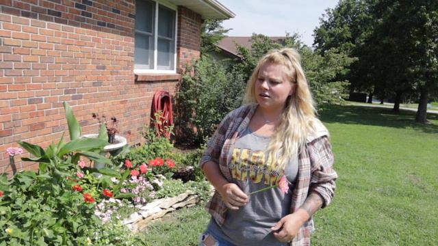 Over 1,000 Flowers In This Front Yard 😍🌺