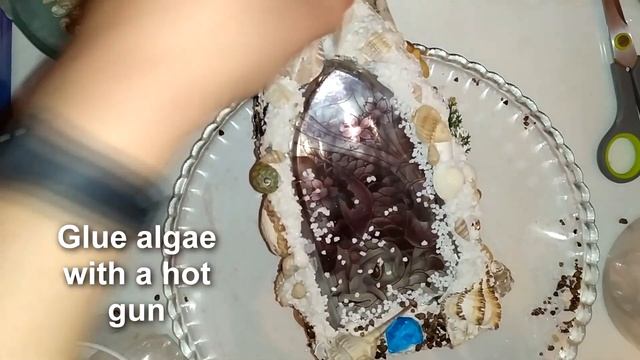 Декор бутылки ракушками и камушками в морском стиле своими руками