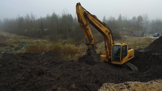 Выравнивание участка грунтом . Слой 5 метров . 1 часть