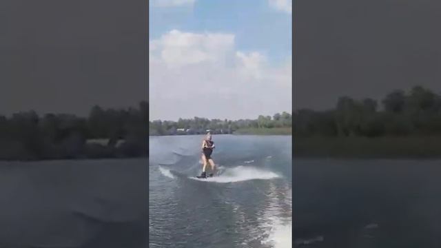 Вейкбординг супер развлечение, девушки в теме