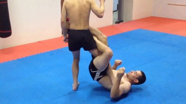 Скручивание пятки  Болевые приемы на ноги