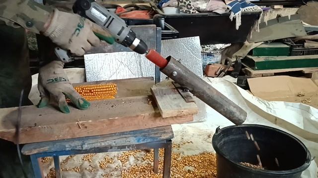 Как очистить кукурузу от початка, простая приспособа своими руками