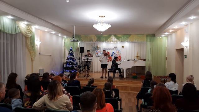 Дж. Эллертон 