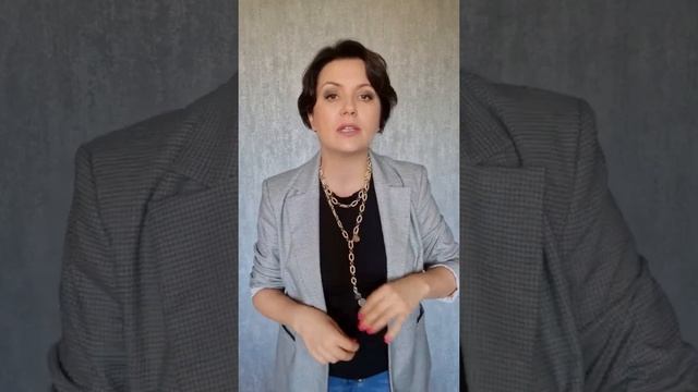 Как носить длинные цепи. 9 способов