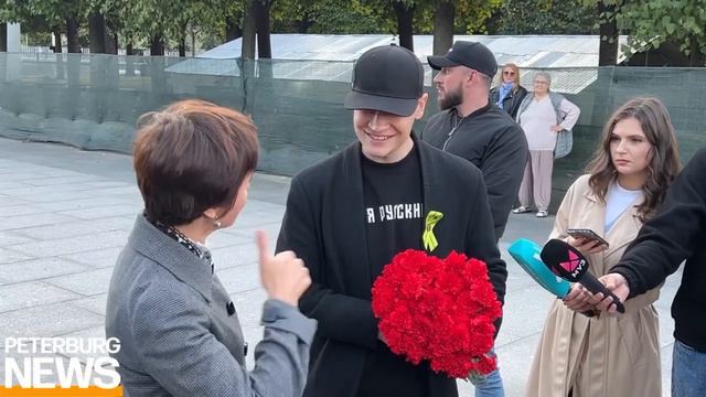 Певец SHAMAN на Пискаревском кладбище в день начала блокады Ленинграда