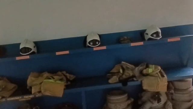 Пожарные гаражи и техника.