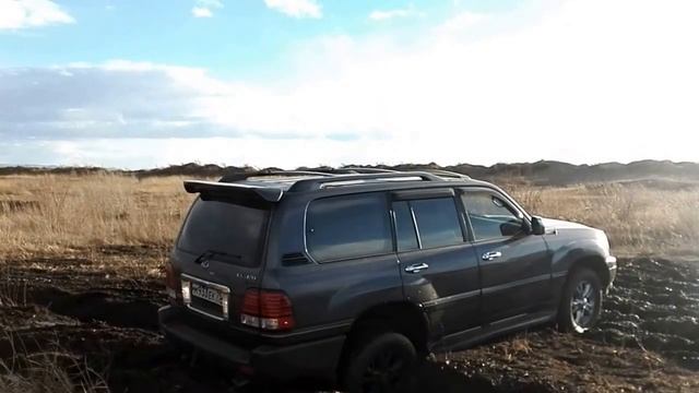 Lexus 470, уаз по грязи.