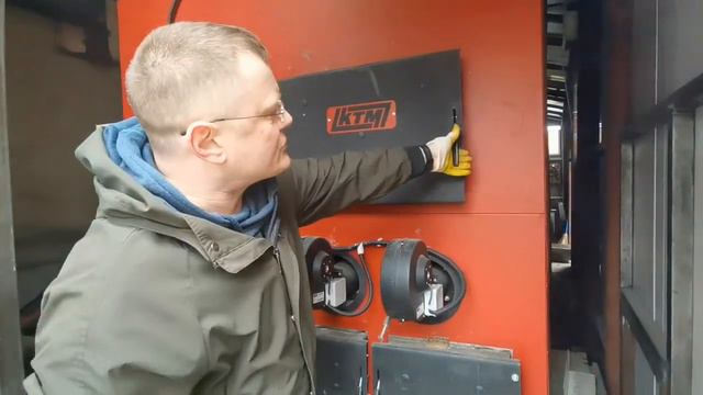 Автоматический котел КТМ 300кВт, 2 горелки, внешний зольник, бункер 6м.куб.