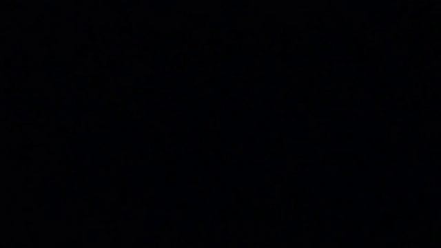 поет припев,а нет,куплет..