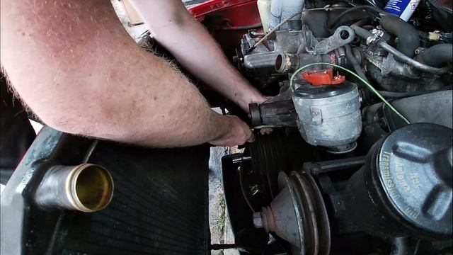 Kühlmittelpumpe Wechseln - Mercedes R107 C107 Beim 350 SLC - Wasserpumpe Ausbauen