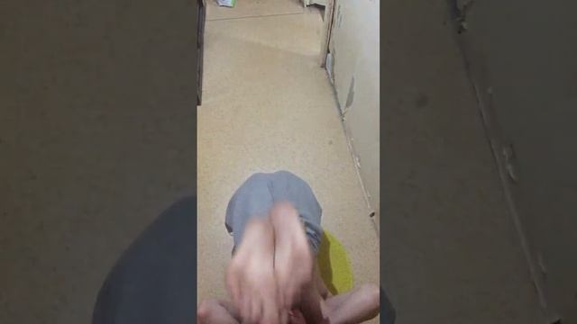 Упражнение на пресс 1 подход, подъем ног