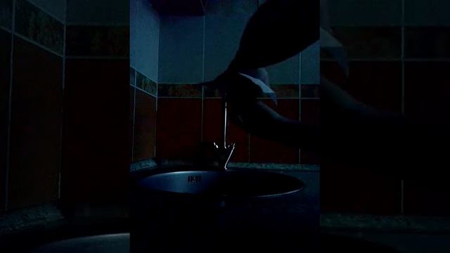 Прикольный опыт с водой.