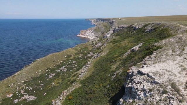 Красивая природа. Морской берег в 4K 60FPS. Скалы и дикие пляжи с дрона.