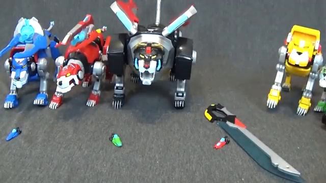 Playmates 2017 Netflix Legendary Defender Voltron Review