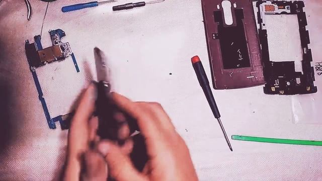 телефон LG не включается,не заряжается