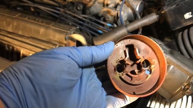 Toyota Celica 1999 Cleaning Distributor Cap And Replacing Broken Rotor Wheel.