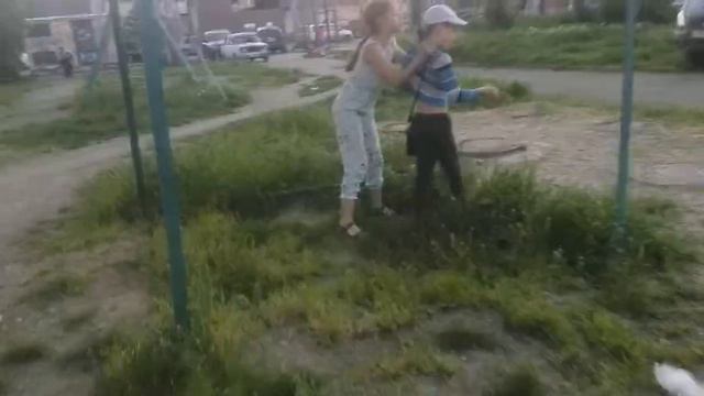 Девочка очень злится(1)