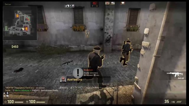 Бизнесмен играет в CS:GO