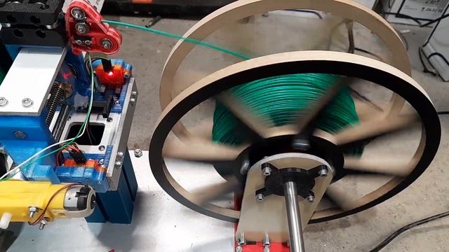 Станок для перемотки пластика из мотка на катушку