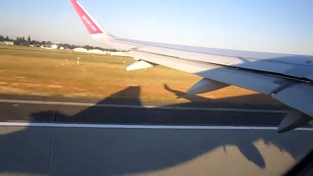 Взлёт самолёта, аэропорт Будапешта