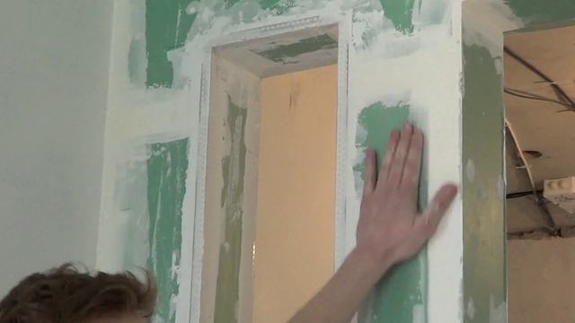 Как избежать трещин в стыках гипсокартонных конструкций