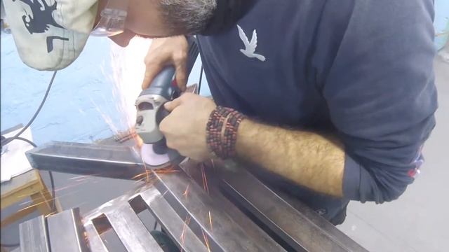Табурет на колёсах для мастерской  Workshop wheeled stool