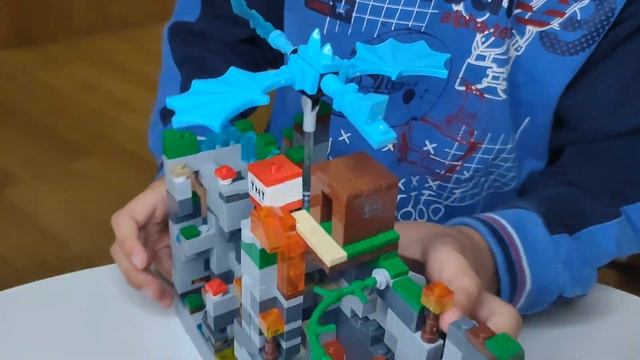 Конструктор Майнкрафт 681 Битва с драконом с LED подсветкой  Minecraft 
