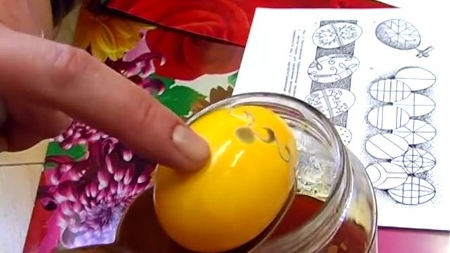 Старинная роспись пасхальных яиц детскими руками