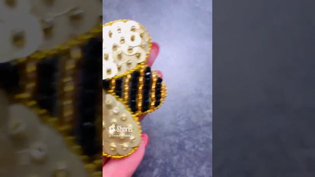 Брошь из бисера Пчелка - вышивать легко и просто