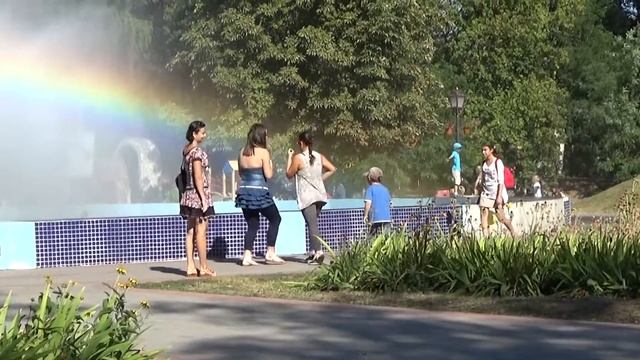 Фонтан в детском парке 