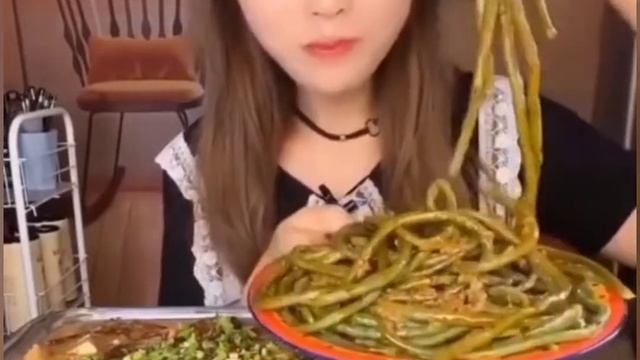 Китайцы едят на камеру /Асмр еда. ???