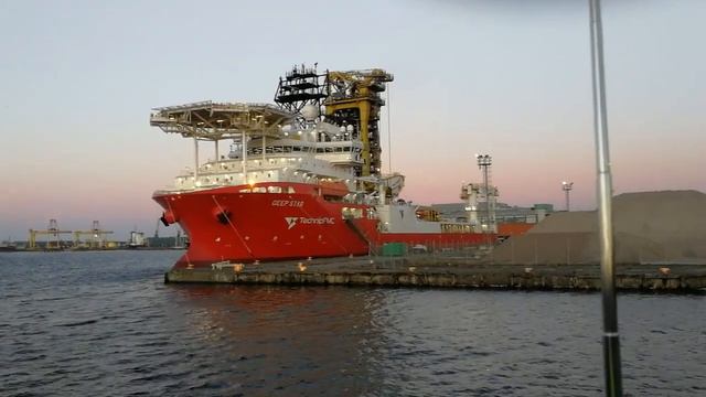 Zeppelin Radio 6230 KHz UTC 1930