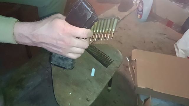 Снаряжение магазинов АК через обойму