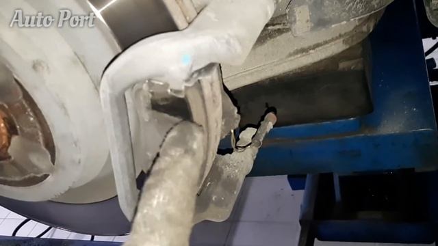 Замена тормозных колодок и дисков