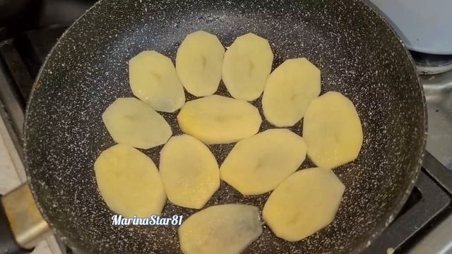 БЫСТРЕЕ ЧЕМ В ДУХОВКЕ ? Мясо ПО-ФРАНЦУЗСКИ в одной сковородке ВКУСНО БЕЗ ЗАМОРОЧЕК