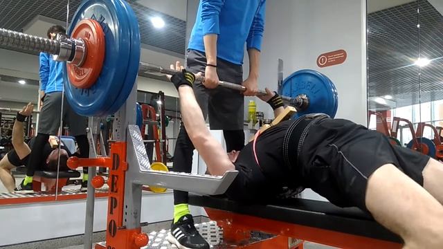 Жим средним хватом на брусок 115 на 1