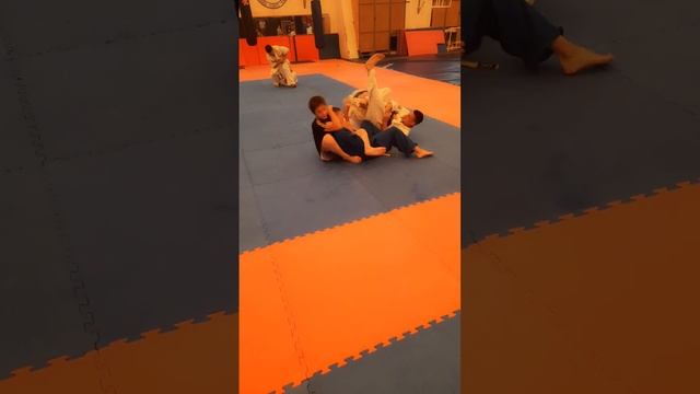 Осканов Рахим в нальчике на сдача жёлтых поясов в грэпплинг