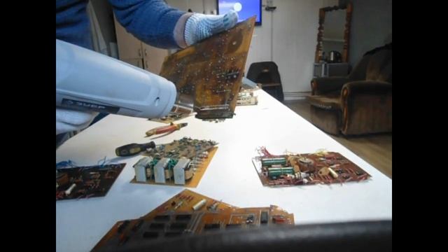 Содержание драгоценных металлов в радиодеталях часть 5 снимаем детали феном