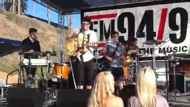 White Apple Tree Live