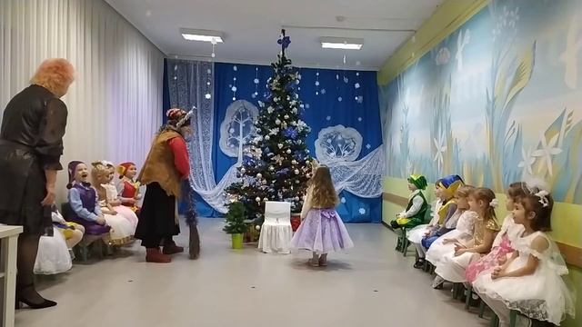 Новый год Средняя группа №8 Часть 1