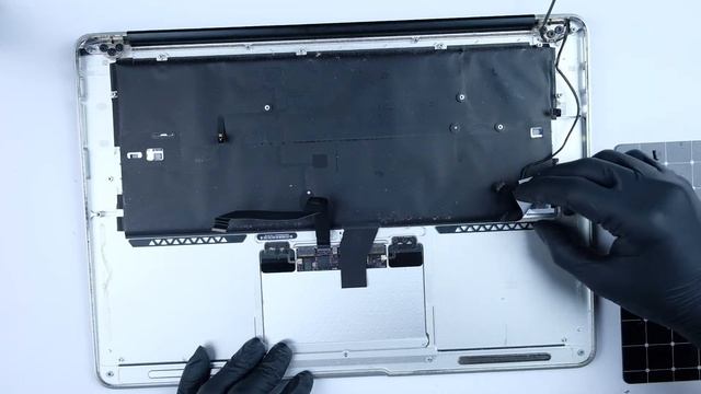 Cara Mengganti Keyboard Macbook Air 2010-2017 11