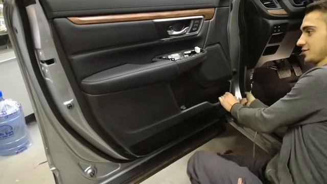 Ремонт дверей: снятие обшивки и замена ручек