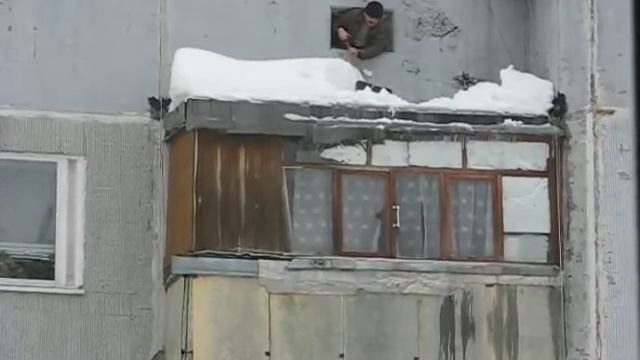 Снег и балкон