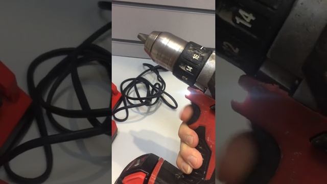 Дрель шуруповёрт Milwaukee M18 BDD-0